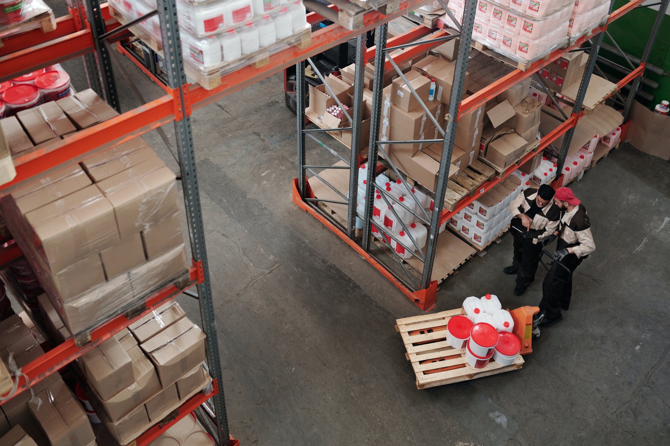 Diferencias entre envase y embalaje en el sector industrial